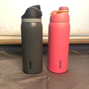 Grey and pink Owala bottles, 32oz